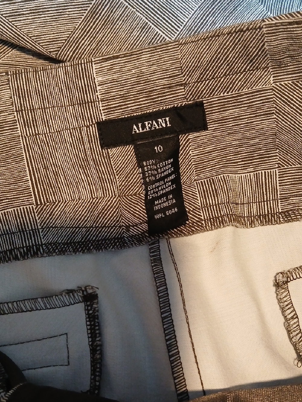 Alfani Stretch Small Geometric Print - Picture 5 of 6